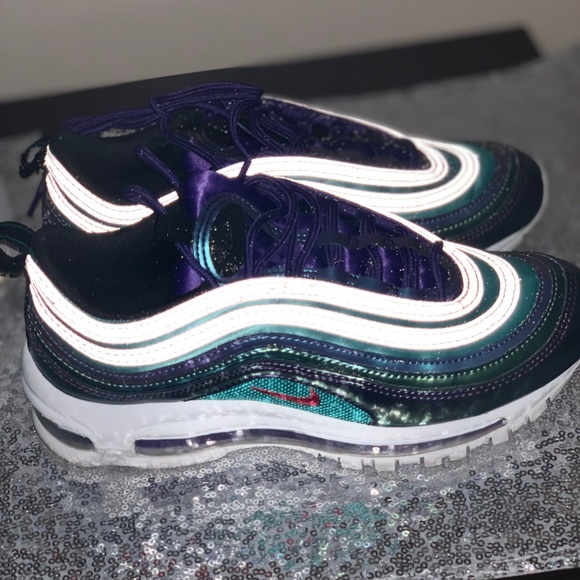 Excellent Condition Air Max - Picture 3 of 4